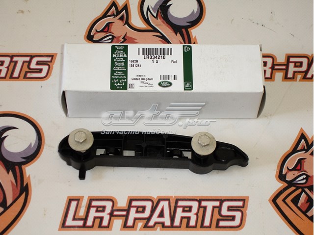 LR034210 Land Rover Кронштейн бампера переднього, правий