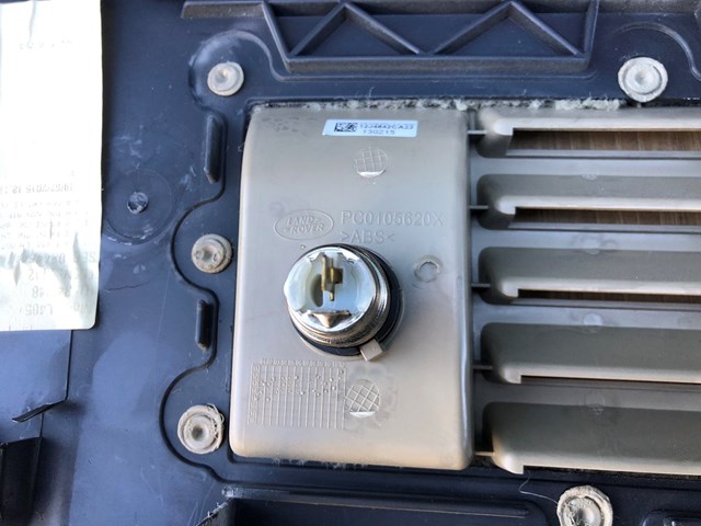 Купити LR037173 Land Rover 
