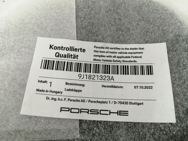 Лючок порту зарядки автомобіля 9J1821323A Porsche