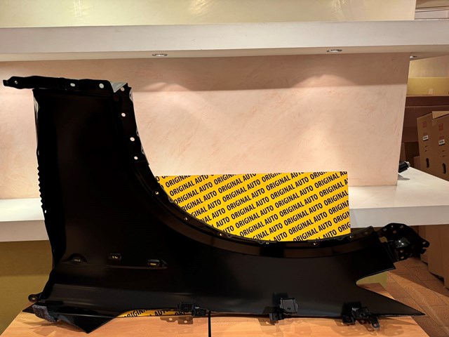 Купити KMV652110B Mazda Крила