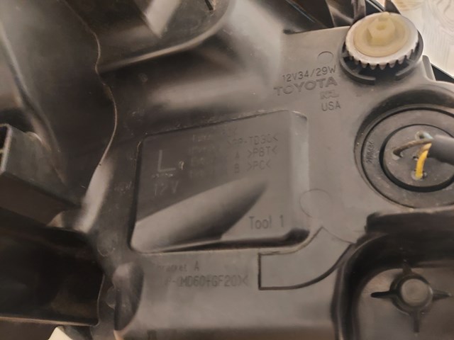 Купити 8111006G10 Toyota Фара правая
