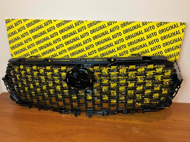 VA5050710B Mazda Решітка радіатора