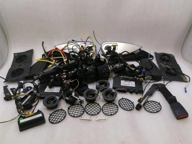 Купити A1648704310 Mercedes 
