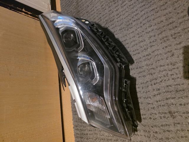 Фара дальнього світла в зборі Hyundai/Kia 92101A8300