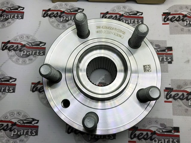 LR122586 Land Rover Маточина (передня)
