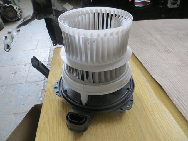 Двигун вентилятора пічки (обігрівача салону) Toyota RAV4 5 (A5) (Тойота Рав4)