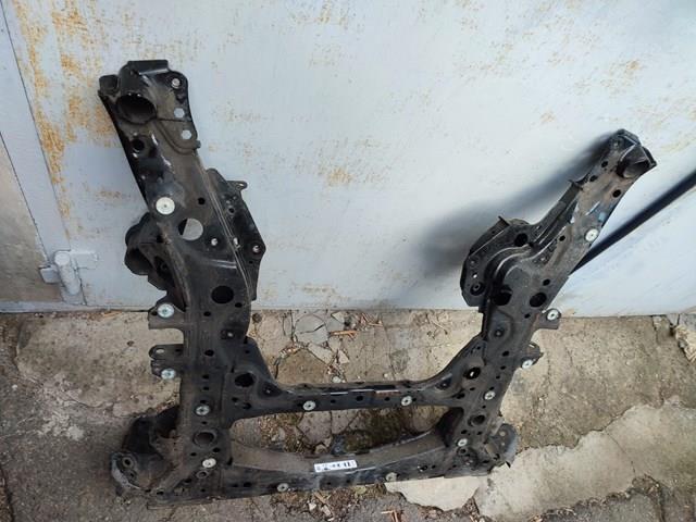 6884852 BMW Передня балка