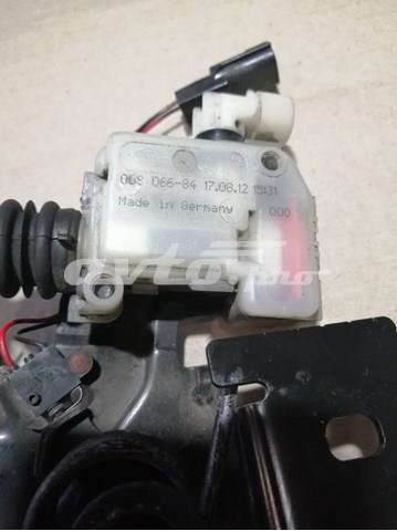 Замок кришки капота Tesla 600757200E