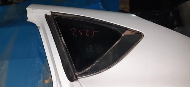 Скло багажного відсіку, ліве KB7W63950A Mazda