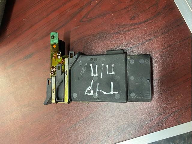 Блок кнопок склопідйомників VAG 101448203 ціна, від 10.60 USD