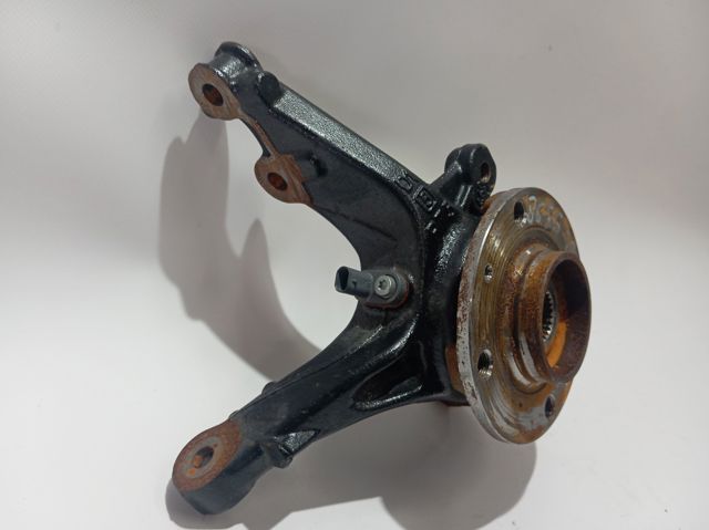 Цапфа поворотна права Peugeot/Citroen 9826532380