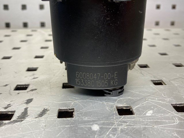600804700E Tesla 