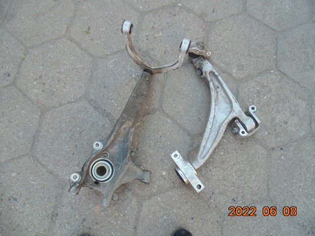 Цапфа поворотного кулака Volvo 32298140