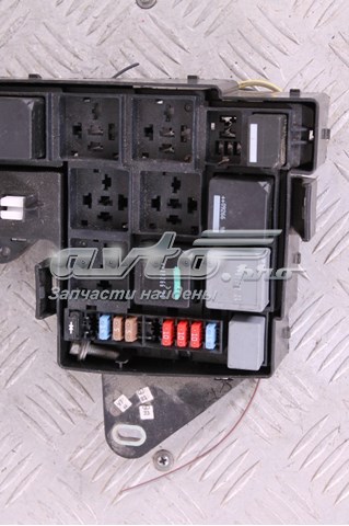 Блок запобіжників C2Z32178 Jaguar