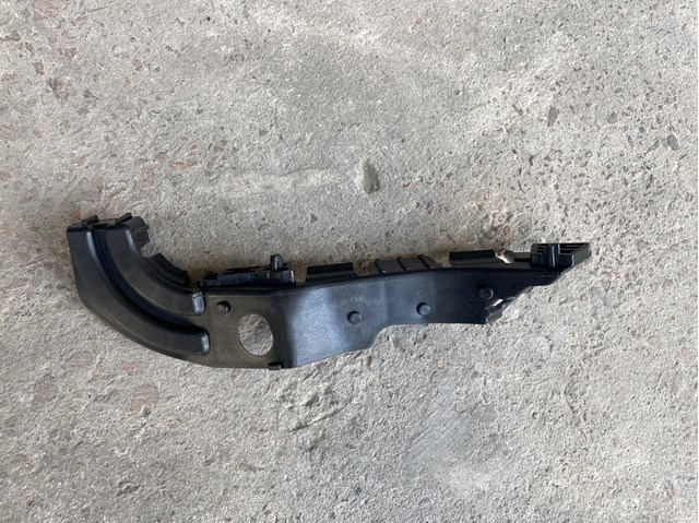 AH323382AA Land Rover Кронштейн бампера переднього, правий