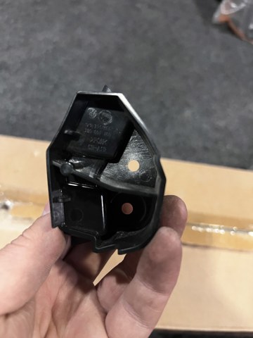 Купити 12G807183A VAG Направляюча переднього бампера, ліва