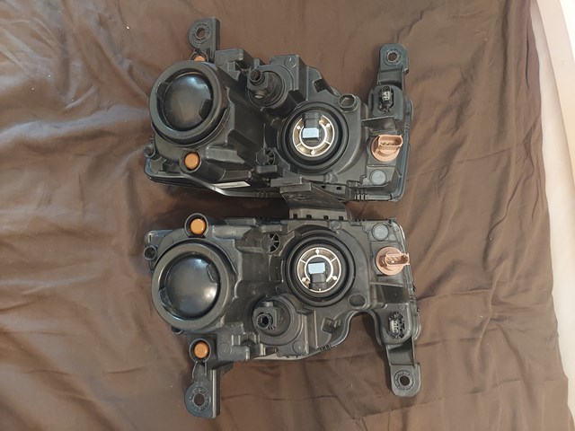 68266647AE Chrysler Фари