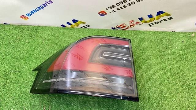 Стоп задній Tesla 103433200A