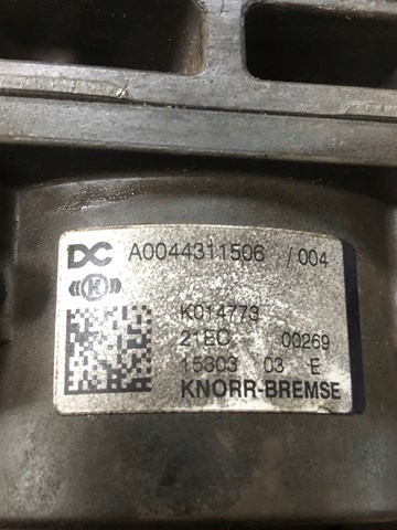 Кран управління пневмогальма (гальмівний кран) Mercedes A0044311506 ціна, від 571.88 USD