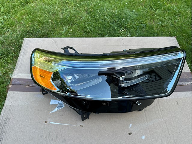 Фара права MB5Z13008AV Ford