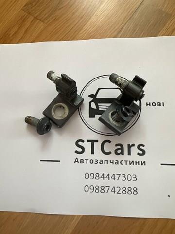 Петля передніх дверей, правої 7N0831402C VAG