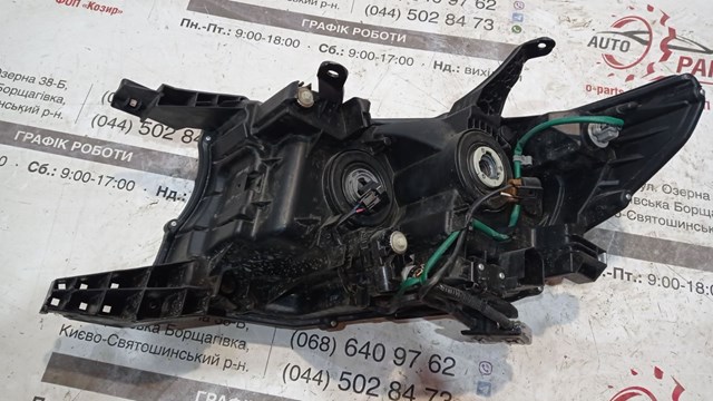 Купити 8113060N10 Toyota Права блок фара