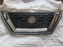 Облицювання радіатора Nissan/Infiniti 623106RA0B ціна, від 267.82 USD