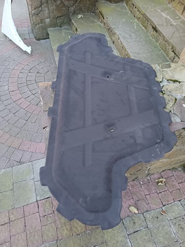 Шумка капота Audi Q3 