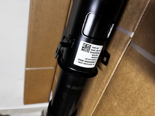 A9073201102 Mercedes Стійка передня