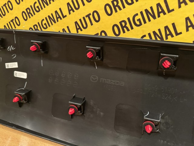DGH951RD0 Mazda Накладка задніх лівих дверей, нижня