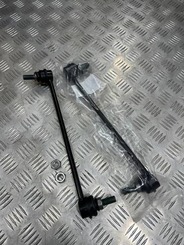 Стійка стабілізатора переднього, права 546186RR0A Nissan/Infiniti