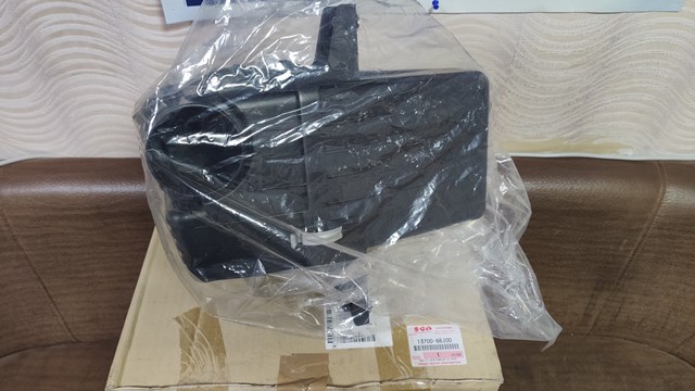 Корпус повітряного фільтра Suzuki 1370066J00 ціна, від 80.35 USD