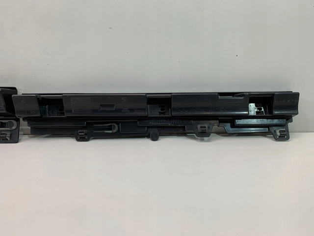 7256916 BMW Кронштейн зовнішньої накладки порога правого