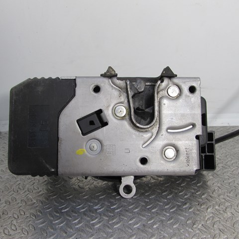 Замки і ручки дверей задка (двоє дверей) Renault (RVI) 905033916R