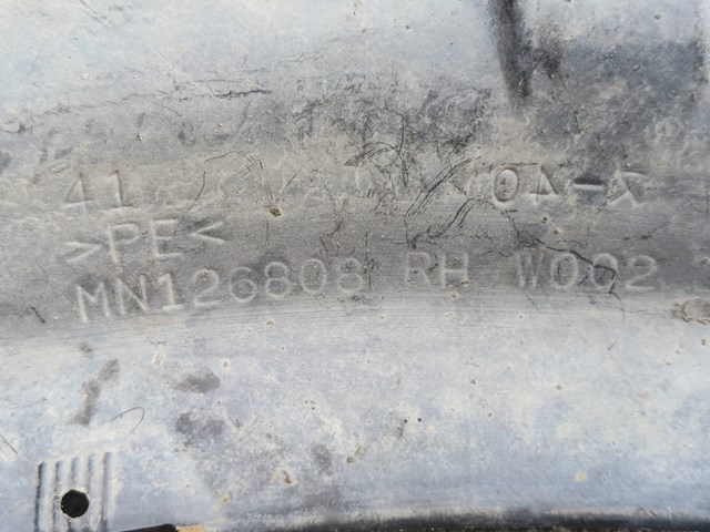 MN126808 Mitsubishi Підкрилок переднього крила, правий