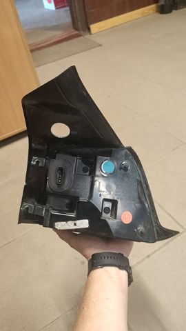 Ліхтар задній Tesla 107739700G ціна, від 75.92 USD
