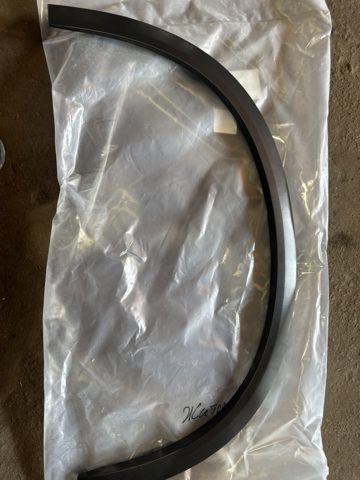 Накладка передньої лівої арки колеса Volvo 39797287 ціна, від 152.03 USD