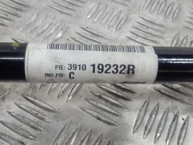 Піввісь передня ліва Carlite TR702