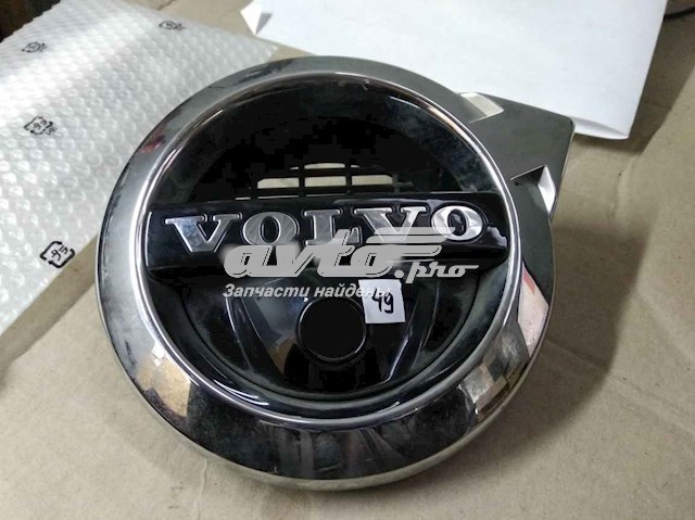 Емблема на решітку радіатора Volvo 31425021 ціна, від 33.82 USD
