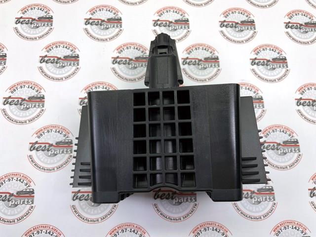  Mercedes A1676908112