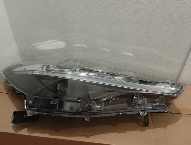 8111016840 Toyota Фара правая