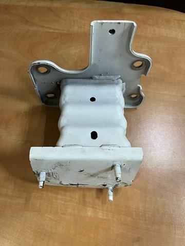 Кронштейн бампера переднього, правий 622101466R Renault (RVI)