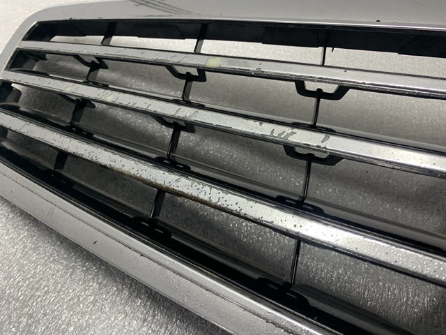 Решітка радіатора A2128800183 Mercedes