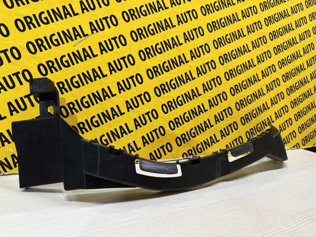 Кронштейн бампера переднього Mazda BDTS50160A