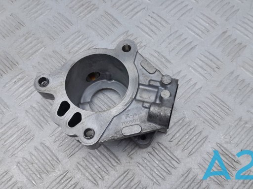 Кронштейн паливного насоса ПНВТ Mazda PY0110190