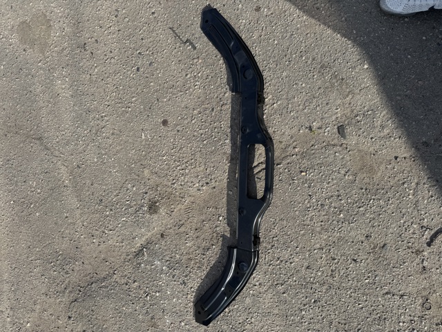 Рамка радіатора верхня Mazda K69A53150 ціна, від 59.09 USD