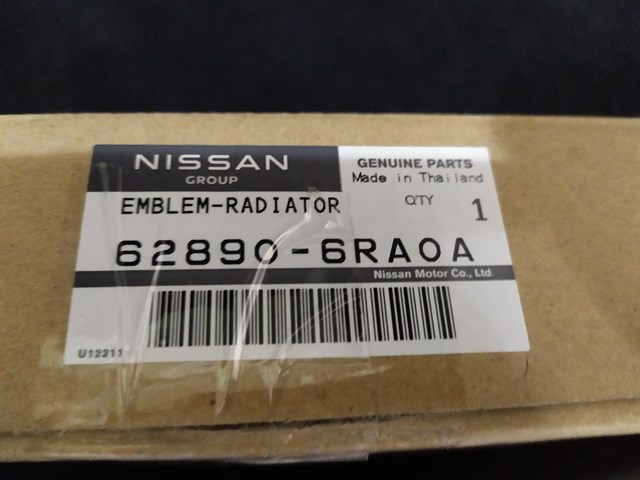 Фірмовий значок решітки радіатора Nissan/Infiniti 628906RA0A