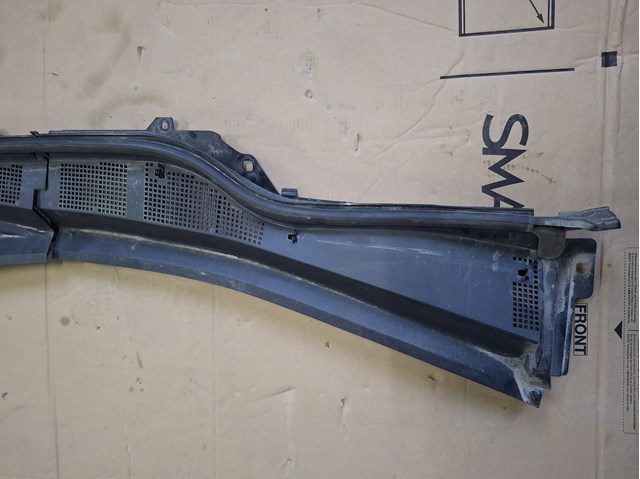 KR9P507R0A Mazda Решітка двірників, права