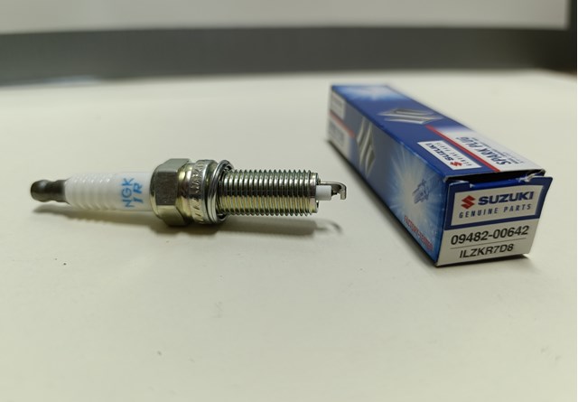 Свічки автомобільні Suzuki 0948200642000 ціна, від 18.96 USD