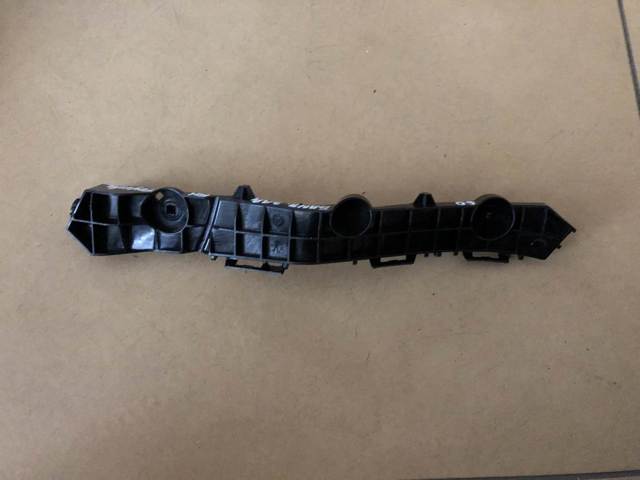 Направляюча заднього бампера, права Toyota 525750D470 ціна, від 20.58 USD